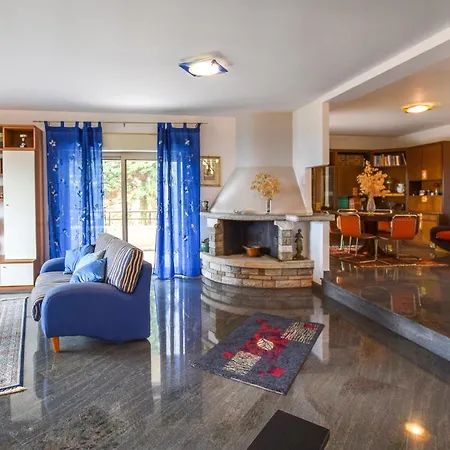 Holiday home In With Kitchen *